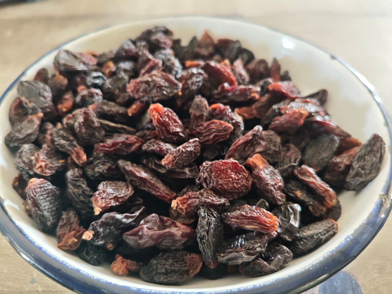 Black sun dry raisin